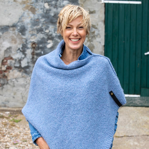 as winnen Over het algemeen Poncho Maud Iceblue – De Reuver knitted fashion